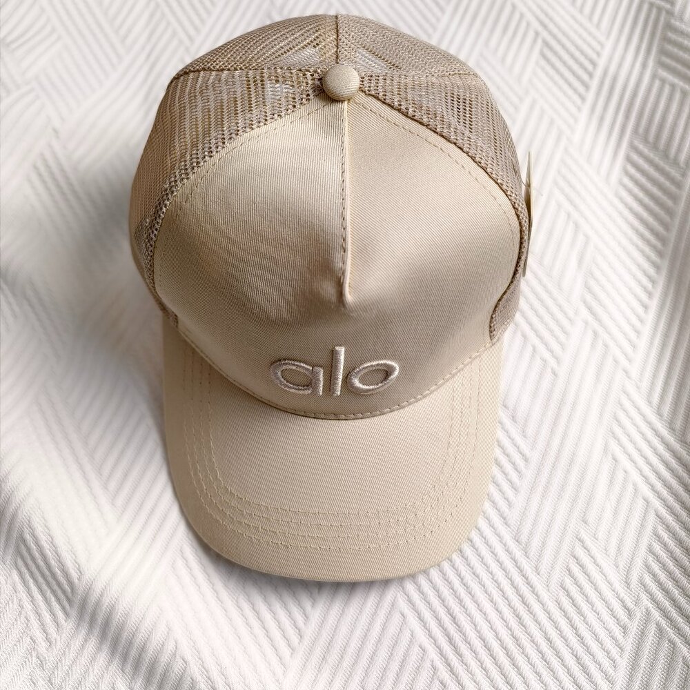Alo Yoga District Trucker Hat